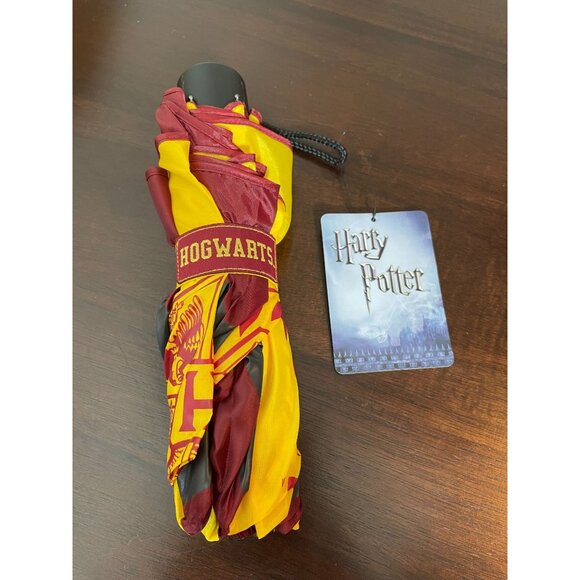 2019 - Harry Potter Hogwarts Umbrella With Gryffindor Colors - Picture 3 of 4